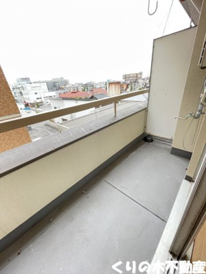 【バルコニー】 | Lumius Matsumoto | 外からの目が気にならないバルコニーで洗濯物が干せます