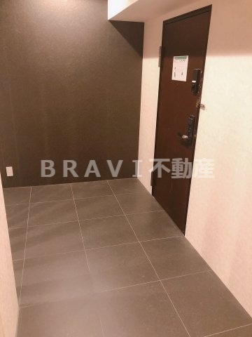 おおきに東心斎橋ビル　BRAVI不動産の玄関|【おおきに東心斎橋ビル】落ち着いた玄関です