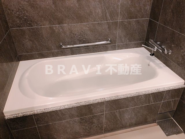おおきに東心斎橋ビル　BRAVI不動産の浴室|【おおきに東心斎橋ビル】ゆったり過ごせるお風呂です