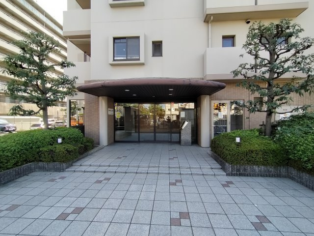 ヒューマンズ京橋弐番館のエントランス
