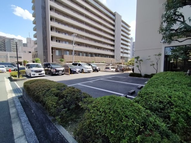 ヒューマンズ京橋弐番館の駐車場