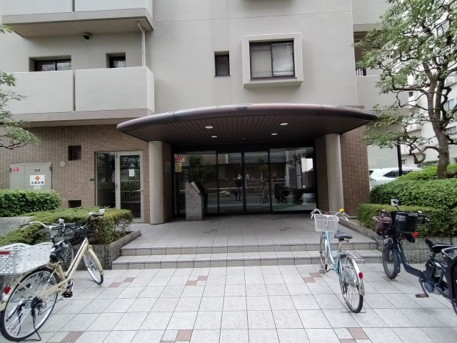 ヒューマンズ京橋弐番館のエントランス|きちんと管理の行き届いた綺麗なエントランスです。