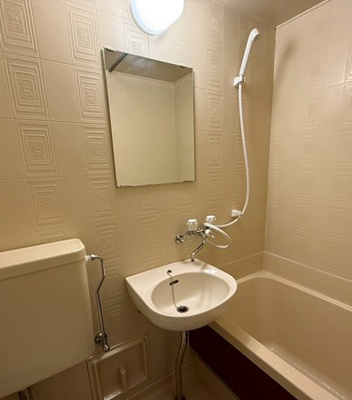 【洗面所】 | ミングルAP.栗谷三番館 | バスルームにある洗面台です！鏡の前で身支度ばっちりできちゃいます◎