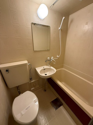 【浴室】 | ミングルAP.栗谷三番館 | バスルームは洗面台・トイレ付きの3点ユニットです♪お風呂に浸かって一日の疲れもリフレッシュ☆