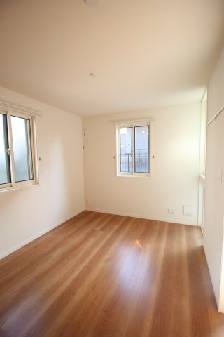 ルミナスクレストの洋室