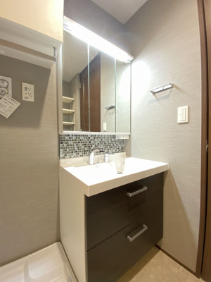 【洗面所】 | サンセイ・マンションⅧ【SHM】 | シャンプードレッサーで忙しい朝にも寝癖の付いた頭にも優しい☆