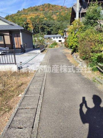 ５７６２３　岐阜市向加野土地の前面道路含む現地写真
