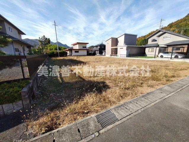 ５７６２３　岐阜市向加野土地