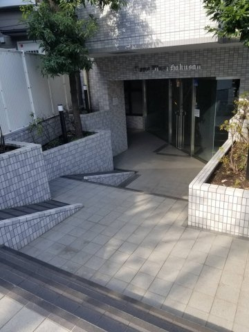 ライオンズプラザ白山のエントランス