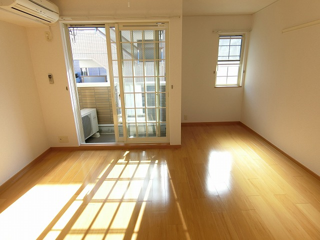 グリーンガーデンの居間・リビング