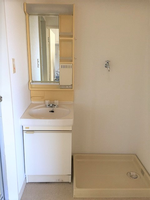 ローズシャトル1号館の独立洗面台