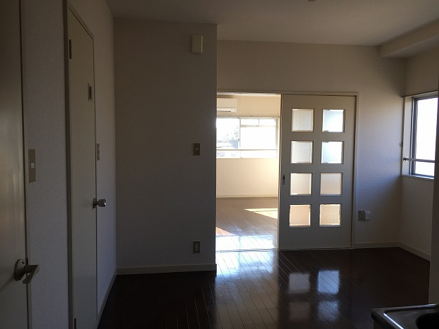 ローズシャトル1号館の居間・リビング