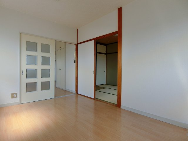 ローズシャトル1号館の居間・リビング