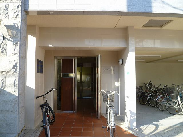 シェモア桜川のエントランス