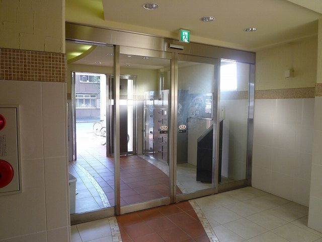 シェモア桜川のエントランス