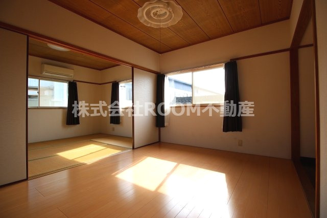 ドギーピープルの洋室