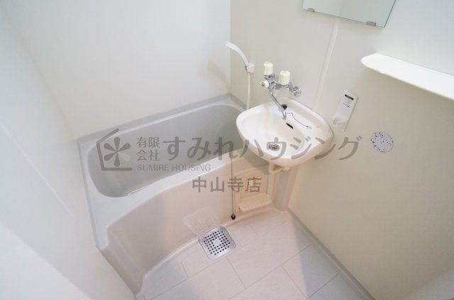 アッシュ宝塚の浴室