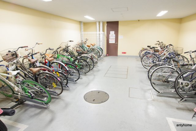 グランシス江坂　仲介手数料無料の駐車場