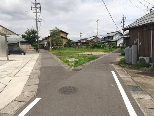各務原市川島河田町の外観|北側道路と西側道路の写真になります。