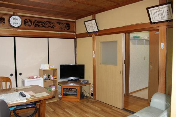 各務原市川島小網町　5DＫ+離れ+倉庫