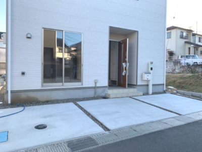 【駐車場】 | 大津市見世1丁目20　新築分譲 | 駐車場は縦列駐車となります。