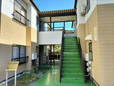 【外観】 | プレミアムワタナベ | A棟B棟は1カ所の階段でつながっています。