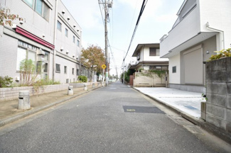 【前面道路含む現地写真】 | 西側4.0ｍ公道　車通りは少なく小さなお子様にも安心の立地です。