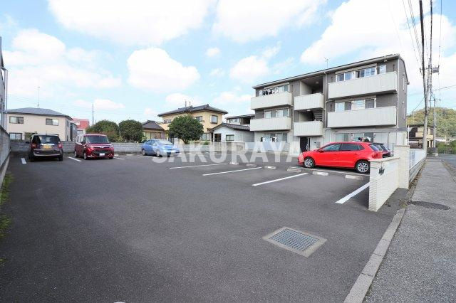 ブルートの駐車場