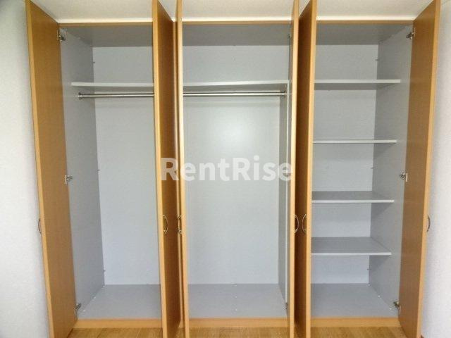 ウエストウッドの洋室|クローゼット（南洋室）