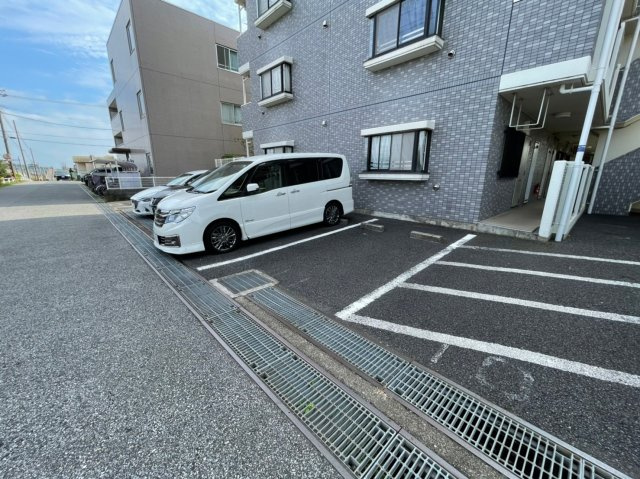 エクセル本郷の駐車場