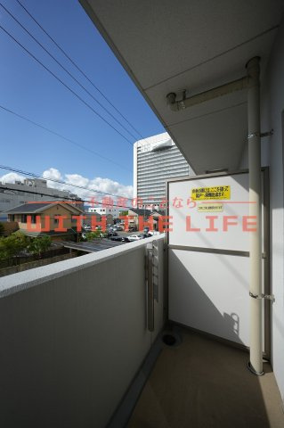 あきない通り西原【キャッシュバック対象物件】のバルコニー|暖かな日差しのふりそそぐバルコニー