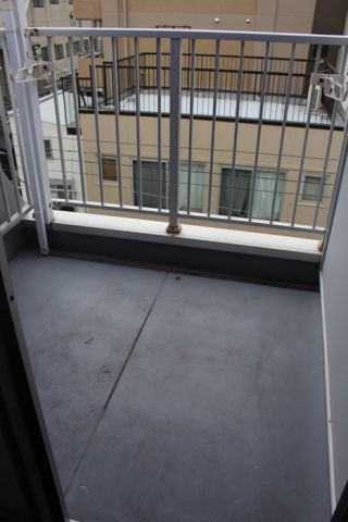 Grand Life春日野道（旧ハイツ坂本）のバルコニー