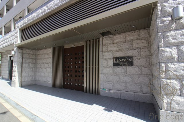 ラクラス新大阪のエントランス