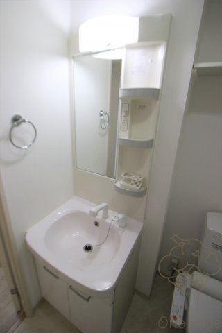 ラクラス新大阪の独立洗面台