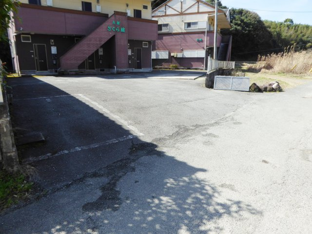 さくら館Aの駐車場