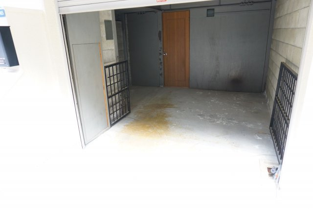 中古戸建　大東市灰塚4丁目（昭和53年築）の駐車場