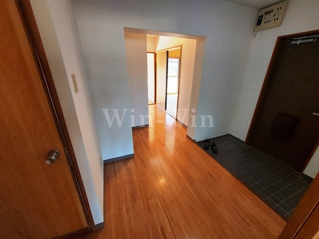 ナカスギマンションの玄関