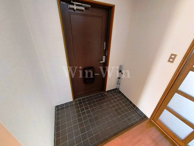 ナカスギマンションの玄関