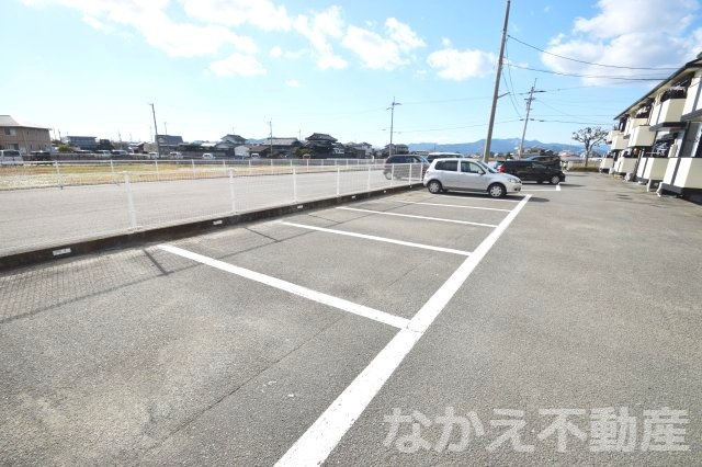 【駐車場】 | 駐車場があるので、車を買う予定の方も安心です