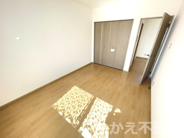 【寝室】 | 落ち着いた色調の寝室です