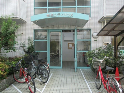 【エントランス】 | 豊里シティハウス | 落ちついた外観にマッチしたエントランスです