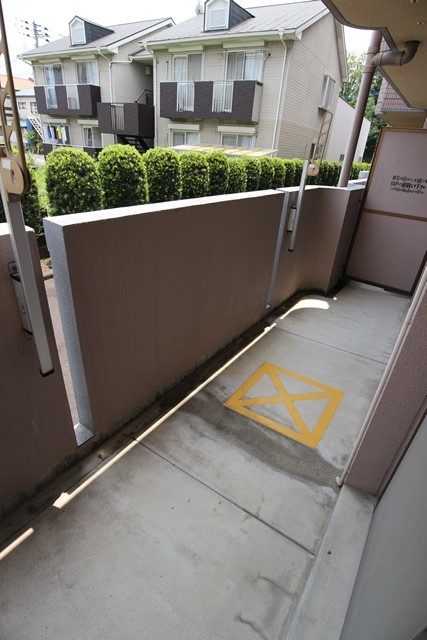 コーポラス青柳【キャッシュバック対象物件】のバルコニー|バルコニー付きです