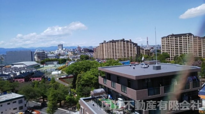【展望】 | 日商岩井国立マンション | ベランダからの眺め。前面棟が無いので解放感があります。