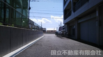 【駐車場】 | 日商岩井国立マンション | 駐車場入口