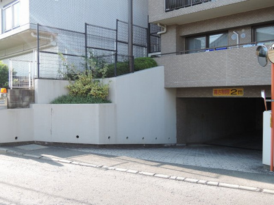 【駐車場】 | 日吉西パークホームズ | 駐車場の出入口です。