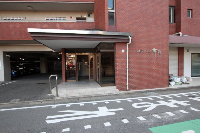 皐月マンション舞鶴のエントランス