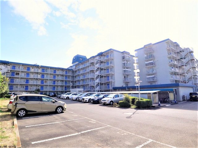 鶴見スカイハイツＢ棟（鶴見区元宮1丁目）の駐車場|敷地内に駐車場があります