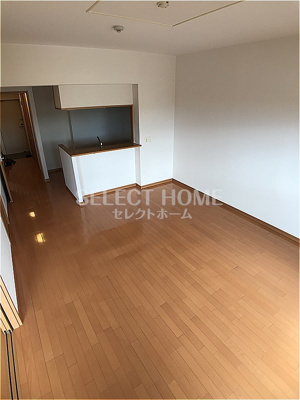 【居間・リビング】 | シャンデテ西三田ヶ入 | こちらの居間で趣味の時間をお楽しみください