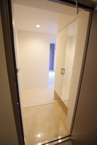 シャンテ与力町　仲介手数料無料の玄関