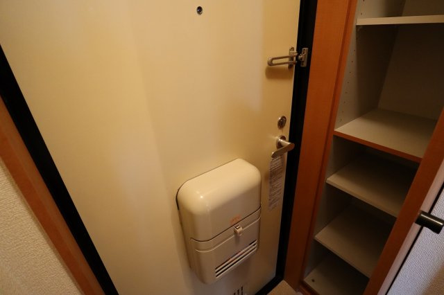 ヴランドール西船の玄関|下駄箱付きの玄関です